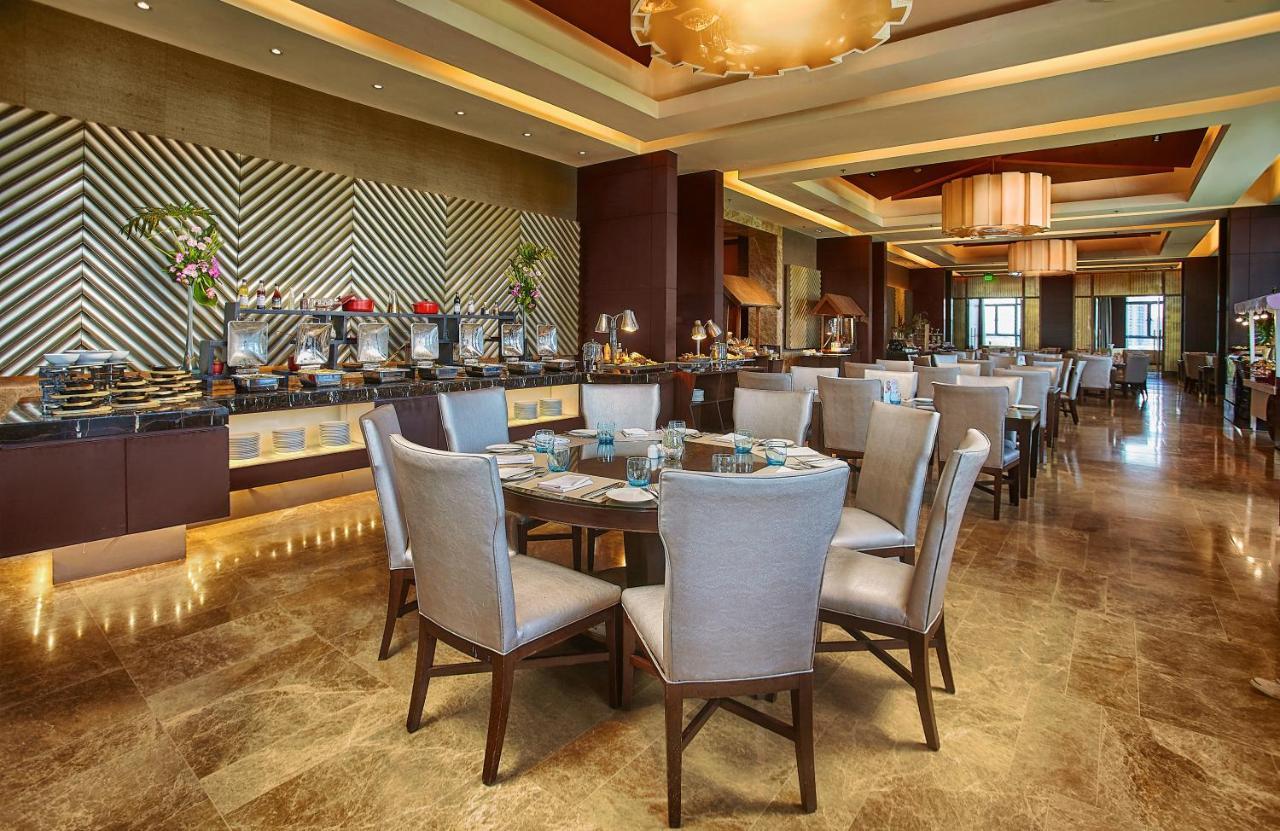 فندق كريمزون فيلينفيست سيتي، مانيلا مونتنلوبا المظهر الخارجي الصورة The restaurant